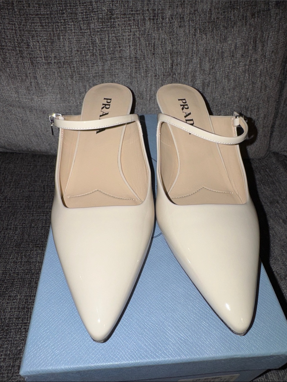 Prada patent leather slingback kitten heels - Picture 2 of 6